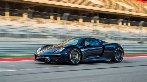 Porsche будет проверять ремни безопасности на каждом 918 Spyder