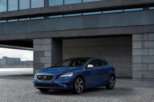 Обновленный Volvo V40 покажут на следующей недели