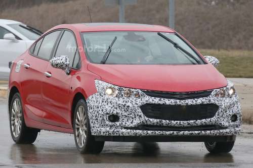 Гибридный седан Chevrolet Cruze уже активно тестируется