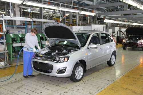 Кризис не отступает: автопроизводство легковых машин снизилось на 26%