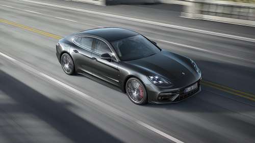 Новой Porsche Panamera удалось установить рекорд Нюрбургринга