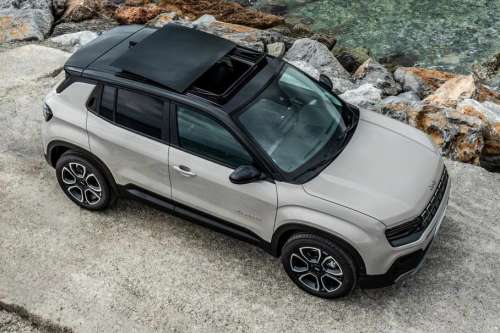 Jeep Avenger e-Hybrid: гибридный кроссовер с французским двигателем