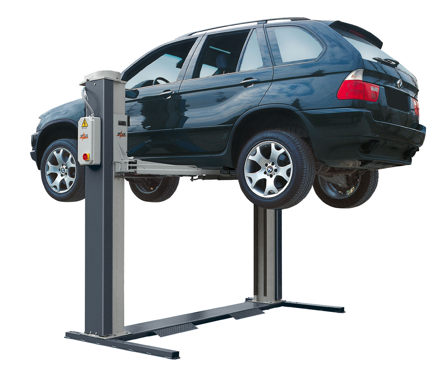 Как и где выгодно купить автоподъемник: повысьте конкурентоспособность вашей автомастерской