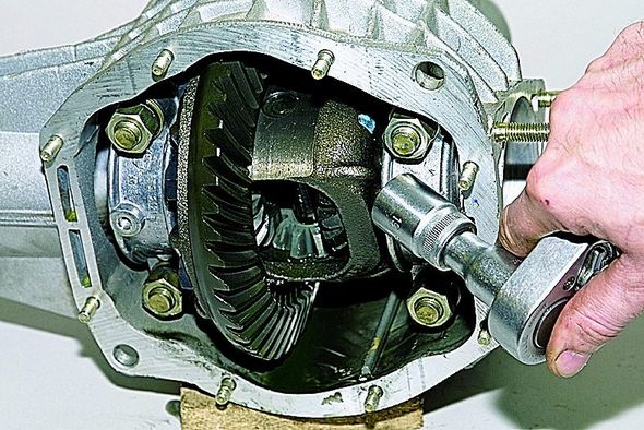 Как отремонтировать редуктор заднего моста своими руками?