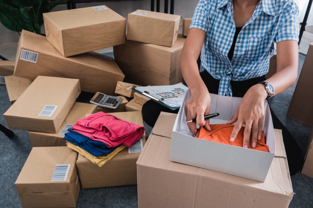 Отгрузка товаров в маркетплейсы: преимущества услуг курьерских служб