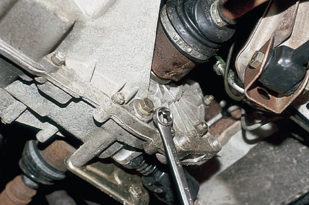 Меняем масло в кпп своими руками